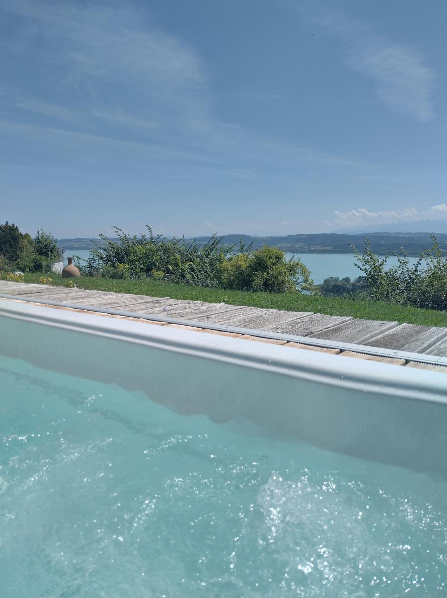 Bed and Breakfast Swiss Borzoi House Vully-les-Lacs Exteriér fotografie